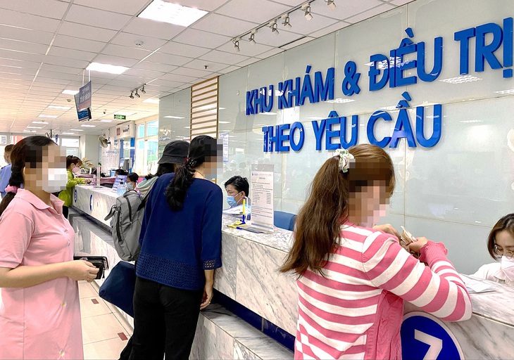 Phụ nữ đến thăm khám tại Bệnh viện Từ Dũ (TP.HCM) - Ảnh: X.MAI