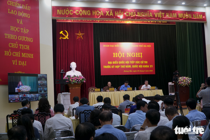 Bí thư Hà Nội: Muốn đuổi xe ở vỉa hè thì phải có chỗ cho người ta đỗ - Ảnh 1.