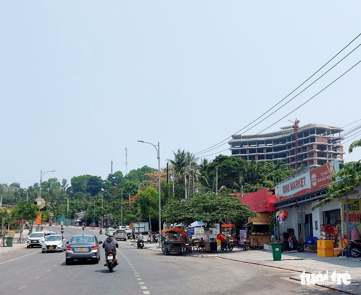 Buộc tháo dỡ nhà 12 tầng xây trái phép ở Phú Quốc trong 90 ngày - Ảnh 1.