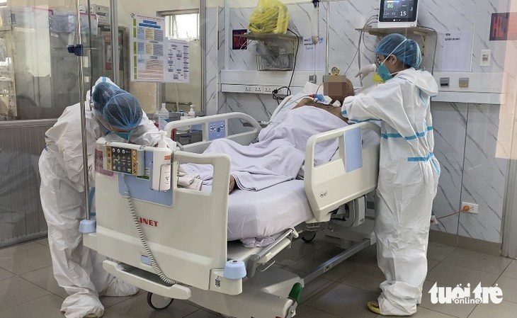 Bệnh nhân mắc COVID-19 điều trị tại Bệnh viện Bệnh nhiệt đới (TP.HCM) hồi tháng 3-2023 - Ảnh: XUÂN MAI