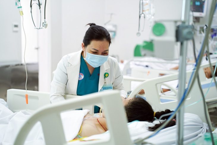 Bệnh nhân được chăm sóc tại Bệnh viện Chợ Rẫy vì mắc viêm não tự miễn NMDAR do biến chứng của u quái buồng trứng hiếm gặp - Ảnh: BVCC