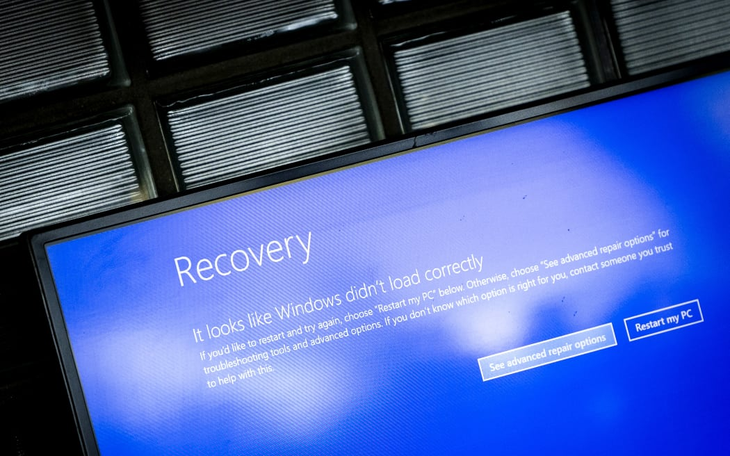 Dịch vụ đám mây của Microsoft gặp sự cố làm ảnh hưởng đến hoạt động hàng không, ngân hàng, truyền thông, y tế của rất nhiều nước trên thế giới - Ảnh: RNZ