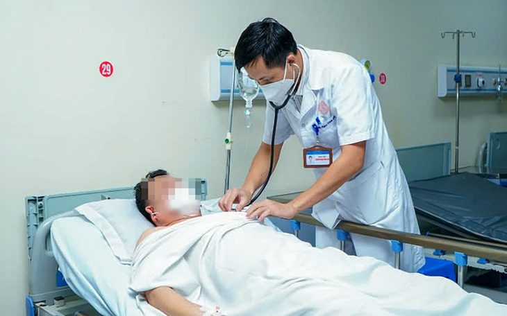 Bỏ qua dấu hiệu cảnh báo sớm, người đàn ông đột quỵ khi lái xe - Ảnh 1.